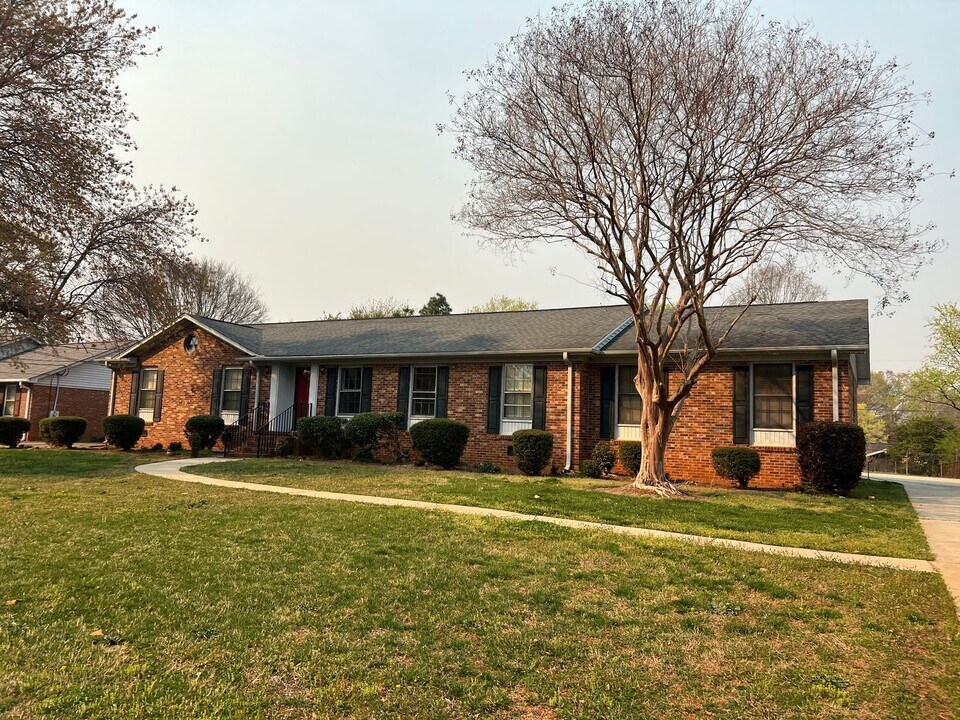 21 Seabury Dr in Greenville, SC - Building Photo