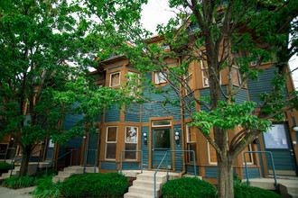 St. Joseph Flats in Indianapolis, IN - Foto de edificio - Building Photo