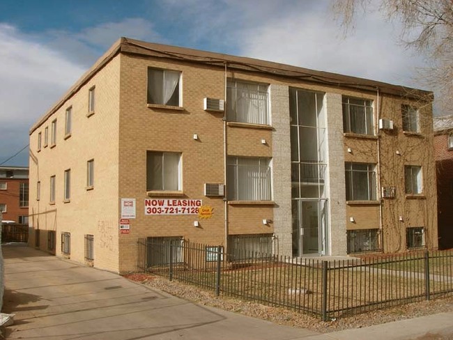 Moline Apartments in Aurora, CO - Foto de edificio - Building Photo