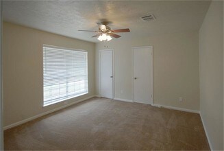 9706 Kemp Forest Dr in Houston, TX - Building Photo - Building Photo