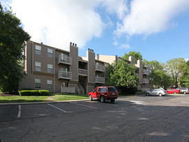 The Retreat at Woodridge Apartments