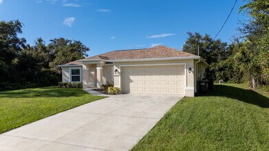 6443 Fielding St in North Port, FL - Building Photo - Building Photo