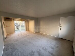 6211 Graceland Ave in Cincinnati, OH - Building Photo - Building Photo