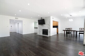 853 Le Doux Rd in Los Angeles, CA - Building Photo - Building Photo