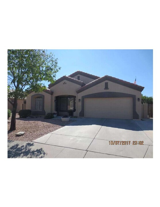 3237 E Lark Ct in Gilbert, AZ - Building Photo