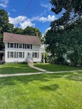 326 S Walnut St in Sycamore, IL - Foto de edificio - Building Photo