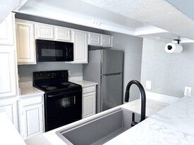 5619 Preston Oaks Rd in Dallas, TX - Building Photo