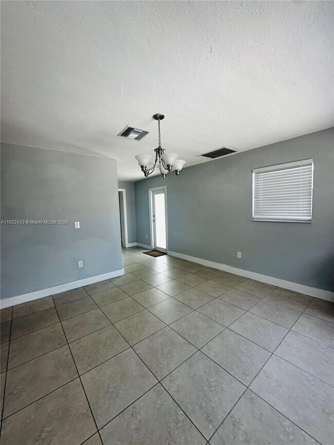 800 N 69th Ave in Hollywood, FL - Building Photo - Building Photo