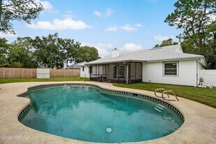 10855 Mandarin Station Dr W in Jacksonville, FL - Building Photo