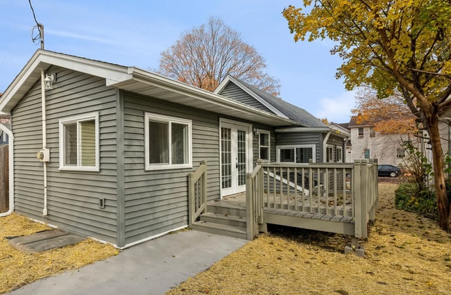 property at 1209 N Woodbridge St