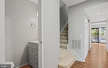 2691 Glengyle Dr in Vienna, VA - Building Photo - Building Photo