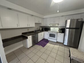 89 Pleasant St in Medfield, MA - Foto de edificio - Building Photo