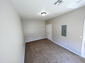 1119 Ratone St in Manhattan, KS - Foto de edificio - Building Photo