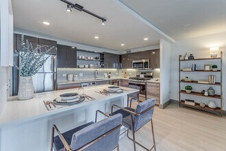 2233 S Highland Ave in Lombard, IL - Foto de edificio - Building Photo