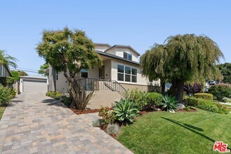 8107 Yorktown Ave in Los Angeles, CA - Building Photo - Building Photo