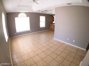 820 N Cross Ln in Edinburg, TX - Building Photo - Building Photo