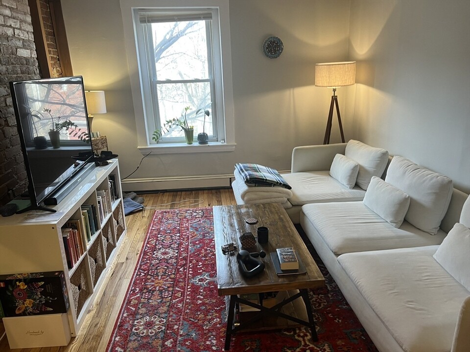 76 Fairmont St, Unit 2 in Cambridge, MA - Foto de edificio