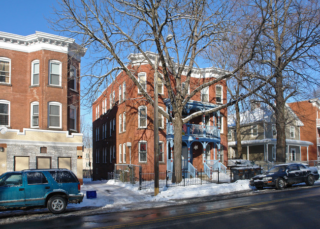 459-461 Zion St in Hartford, CT - Foto de edificio - Building Photo