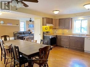 126 Reach St in Uxbridge, ON - Building Photo - Building Photo