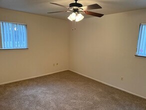 Country Apartments in Farmington, MI - Foto de edificio - Building Photo