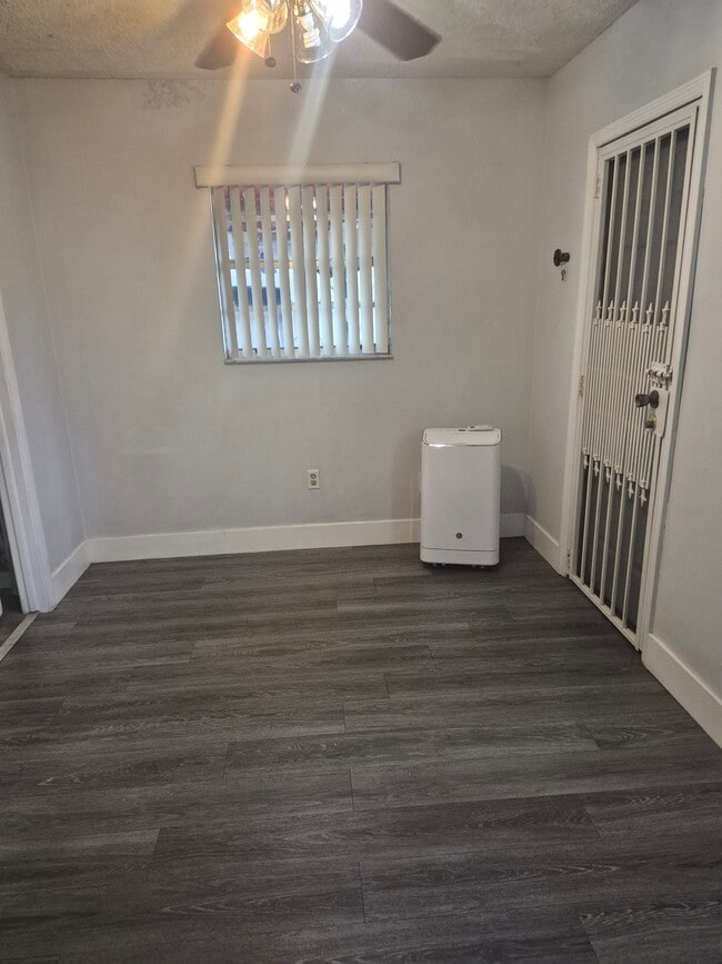 791 E 43rd St in Hialeah, FL - Foto de edificio - Building Photo