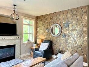 737 241st Ln SE, Unit 737 241st LN SE in Sammamish, WA - Building Photo - Building Photo