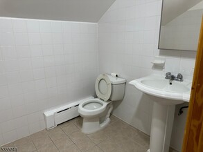 160 6th Ave in Clifton, NJ - Building Photo - Building Photo