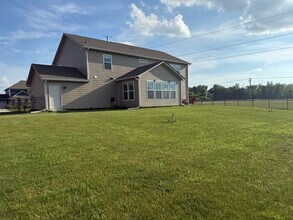 8054 Hayle St in Zionsville, IN - Building Photo - Building Photo