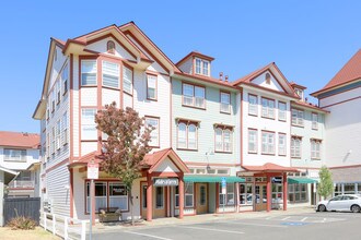 Town Green Village in Windsor, CA - Building Photo - Building Photo