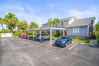 6156 Lakefront Dr in Ft. Myers, FL - Building Photo - Building Photo