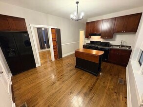 5257 W Eddy St in Chicago, IL - Building Photo - Building Photo