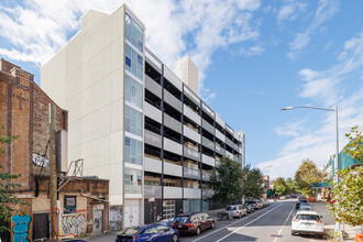 Hello Sterling in Brooklyn, NY - Foto de edificio - Building Photo