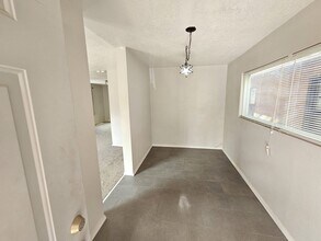 317 Hazeldine Ave SW in Albuquerque, NM - Building Photo - Building Photo