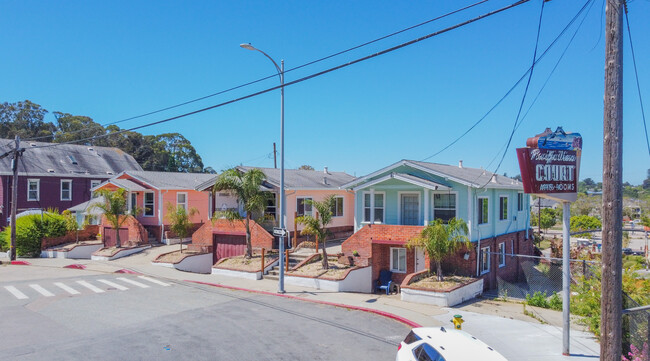 Pacific View Courts in Santa Cruz, CA - Foto de edificio - Building Photo