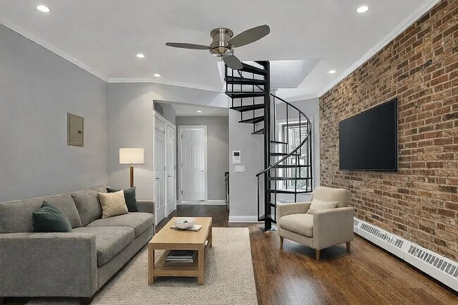 350 W 21st St, Unit 9