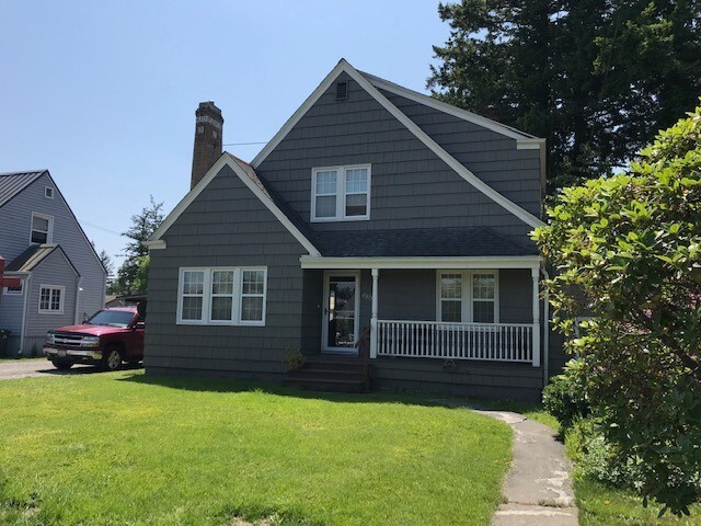 property at 2819 W Maplewood Ave