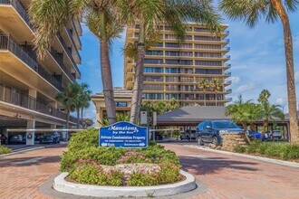 7650 Bayshore Dr, Unit 1005 in Treasure Island, FL - Foto de edificio - Building Photo