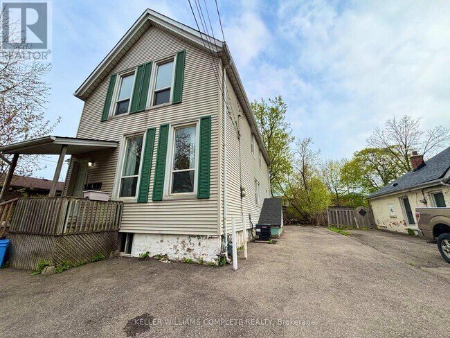 17 Duff St in Hamilton, ON - Building Photo - Building Photo