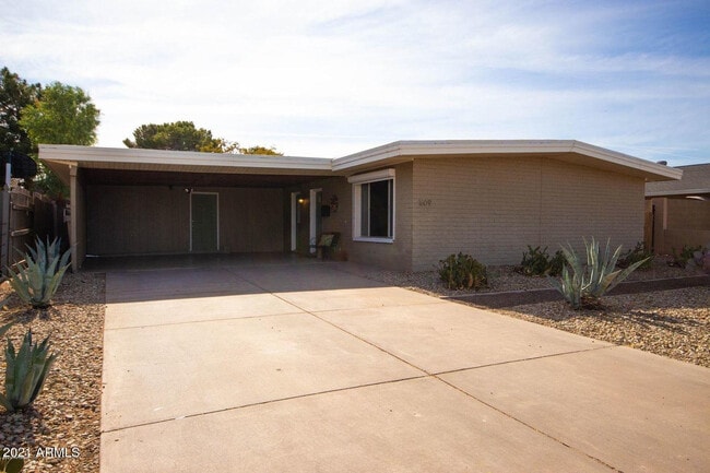 property at 1609 E Gaylon Dr