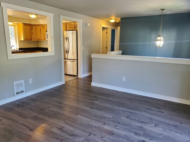 7780 NE Harbor View Dr in Poulsbo, WA - Building Photo - Building Photo