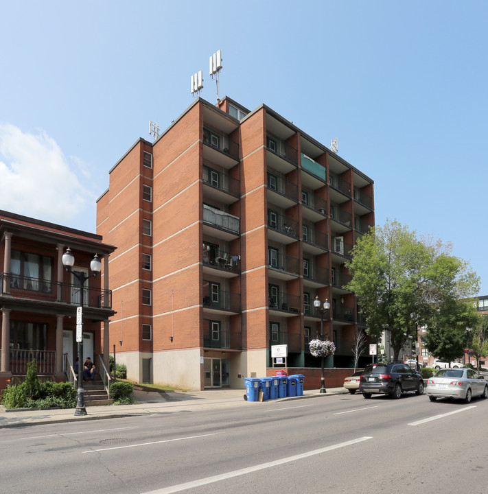 Aubrey Jones Apartments in Hamilton, ON - Building Photo