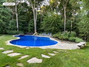 14 Hedges Banks Dr in East Hampton, NY - Building Photo - Building Photo