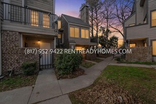 9801 Walnut St in Dallas, TX - Building Photo