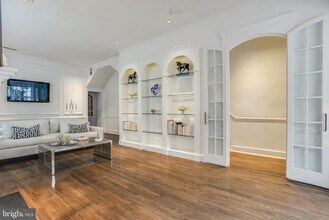 2120 Newport Pl NW in Washington, DC - Building Photo - Building Photo