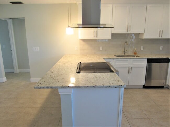 4050 4th St N in St. Petersburg, FL - Foto de edificio - Building Photo