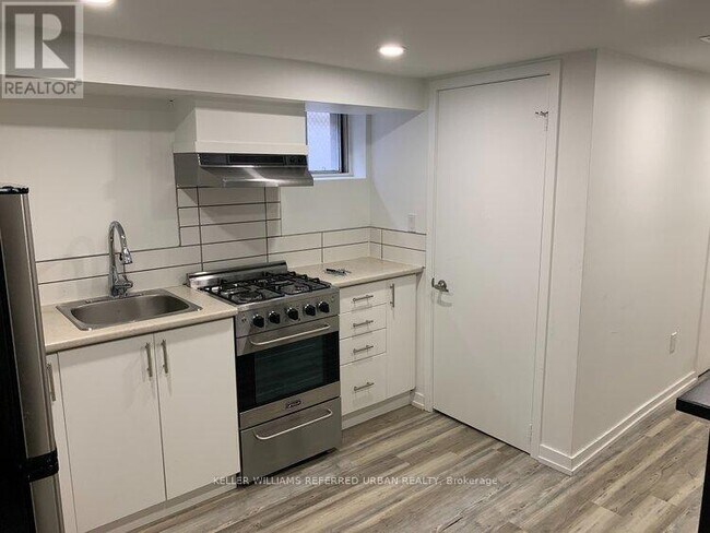 1825 Davenport Rd in Toronto, ON - Building Photo - Building Photo