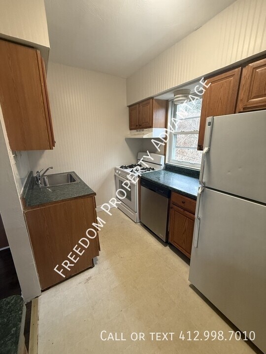 1305 Stem St in Pittsburgh, PA - Building Photo