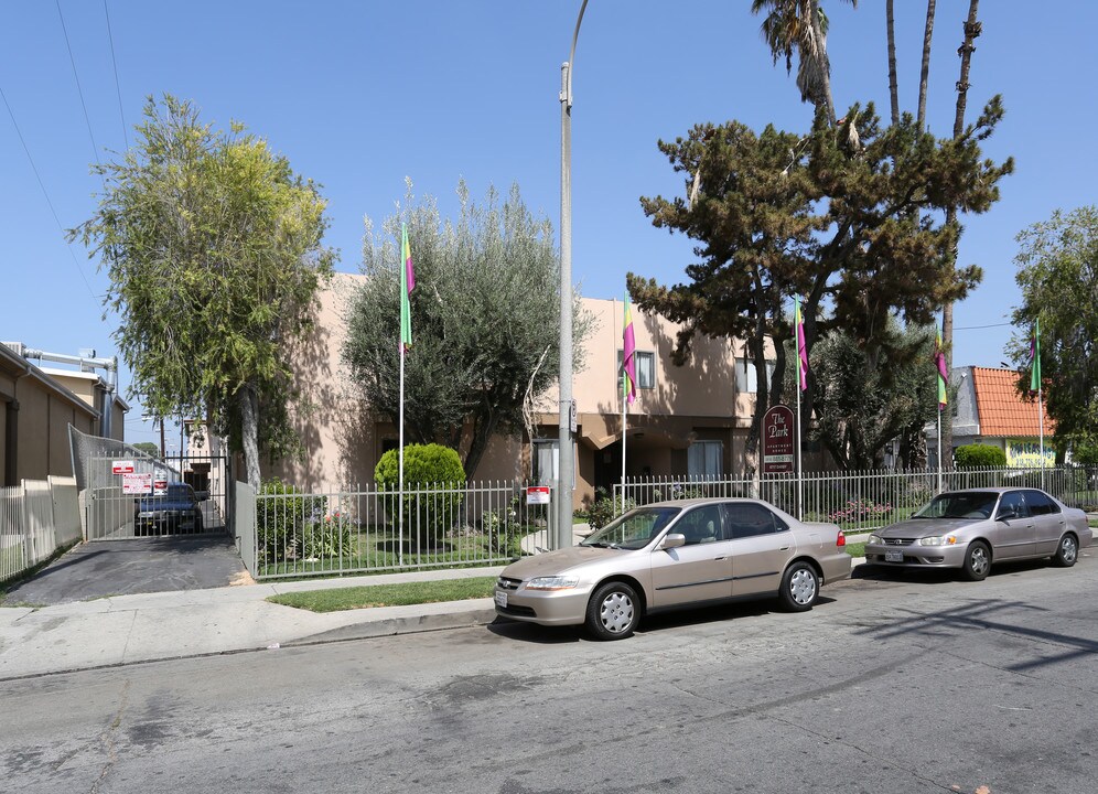 The Park Apartments in Reseda, CA - Foto de edificio