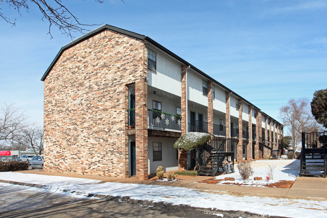 Tamarack Village Apartments in Stillwater, OK - Building Photo - Building Photo