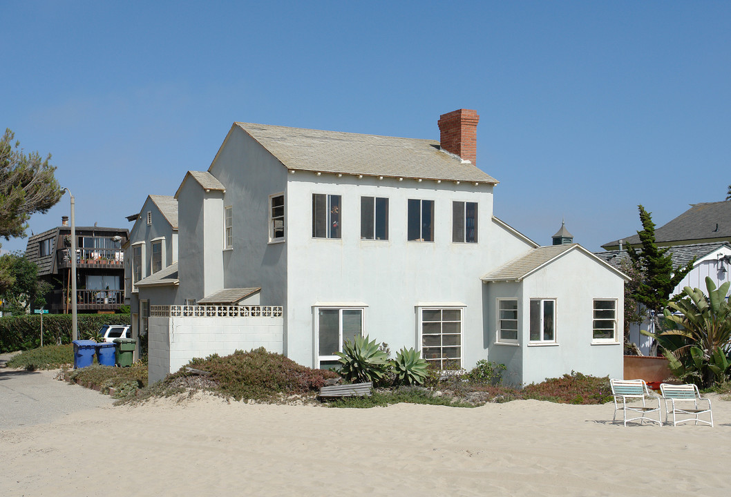 3025 Ocean Dr in Oxnard, CA - Building Photo